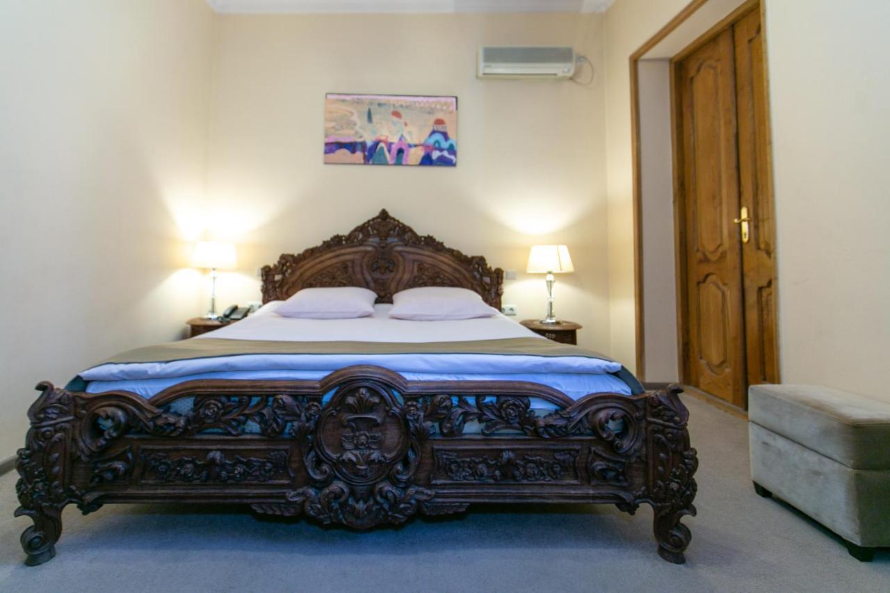 Hotel Vip Τυφλίδα Εξωτερικό φωτογραφία