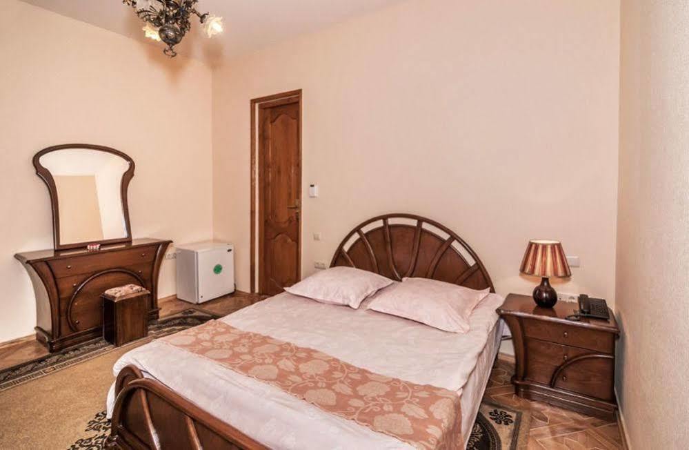 Hotel Vip Τυφλίδα Εξωτερικό φωτογραφία